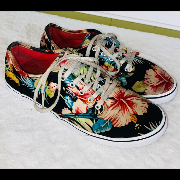 Woman’s Vans Size 8 - Picture 1 of 7